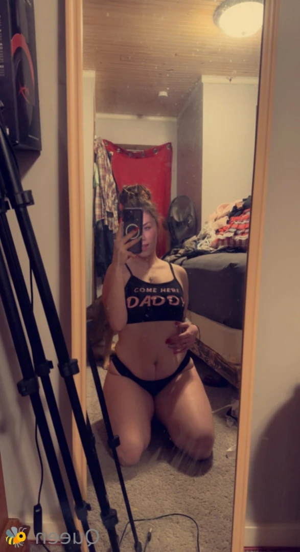 𝓠𝓾𝓮𝓮𝓷 𝓑𝓮𝓮💕 [ queenbitch1998 ] Onlyfans leaked photo 11949680 on Hotleaks.tv