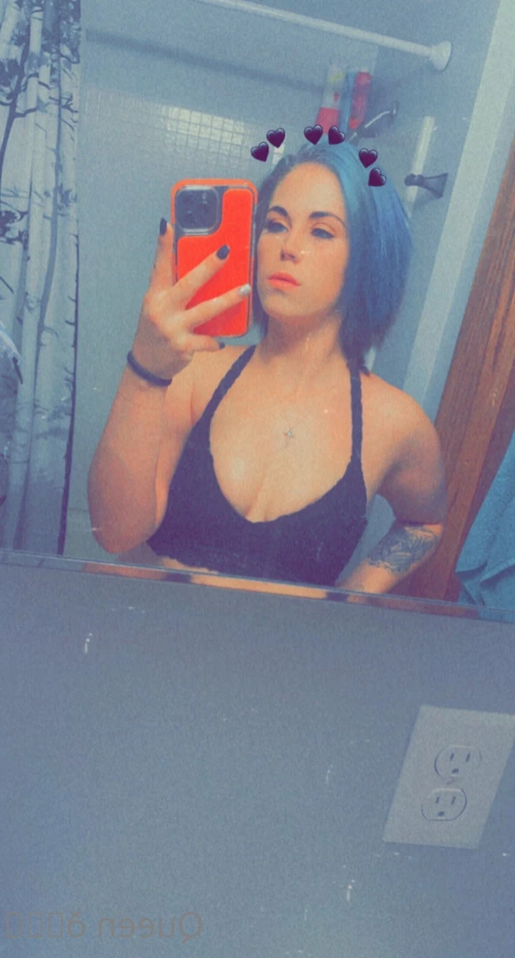 𝓠𝓾𝓮𝓮𝓷 𝓑𝓮𝓮💕 [ queenbitch1998 ] Onlyfans leaked photo 12786769 on Hotleaks.tv
