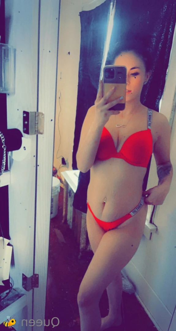 𝓠𝓾𝓮𝓮𝓷 𝓑𝓮𝓮💕 [ queenbitch1998 ] Onlyfans leaked photo 13695725 on Hotleaks.tv