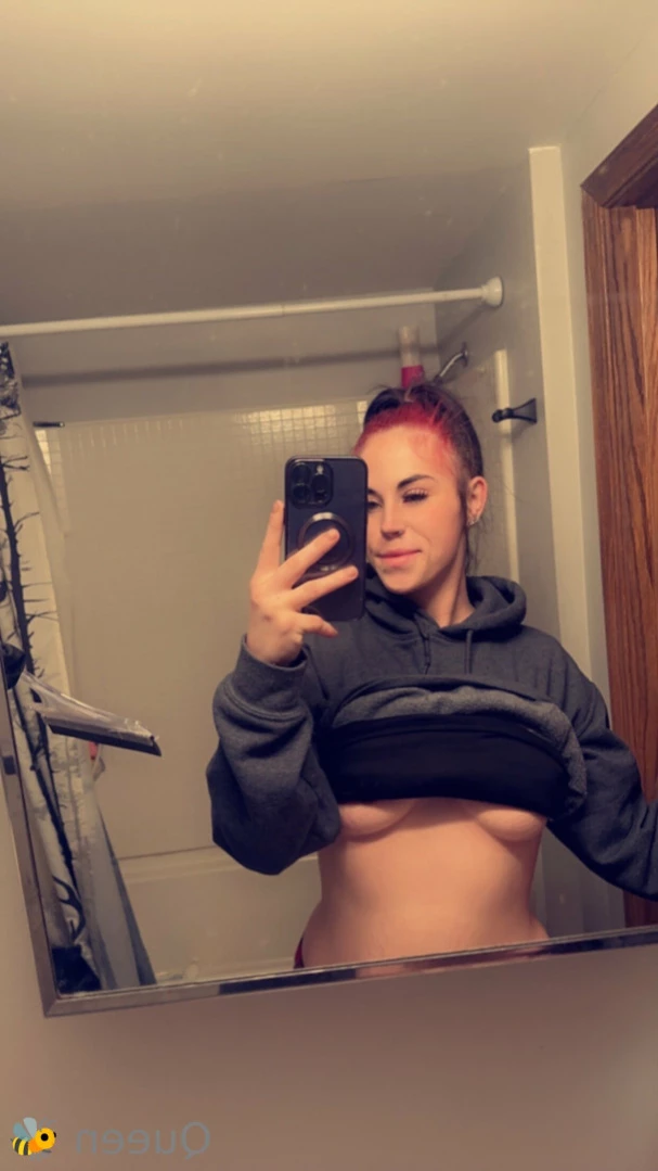 𝓠𝓾𝓮𝓮𝓷 𝓑𝓮𝓮💕 [ queenbitch1998 ] Onlyfans leaked photo 13714619 on Hotleaks.tv