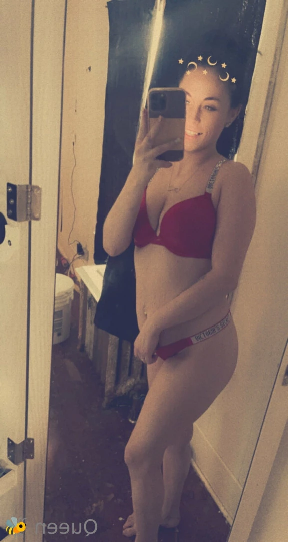 𝓠𝓾𝓮𝓮𝓷 𝓑𝓮𝓮💕 [ queenbitch1998 ] Onlyfans leaked photo 13714840 on Hotleaks.tv