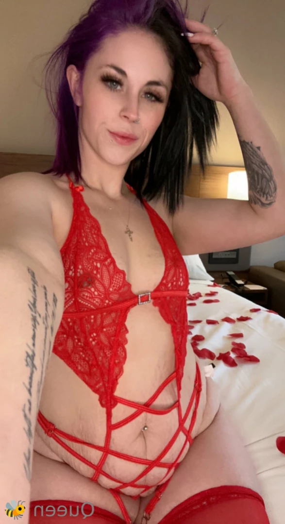 𝓠𝓾𝓮𝓮𝓷 𝓑𝓮𝓮💕 [ queenbitch1998 ] Onlyfans leaked photo 13714930 on Hotleaks.tv