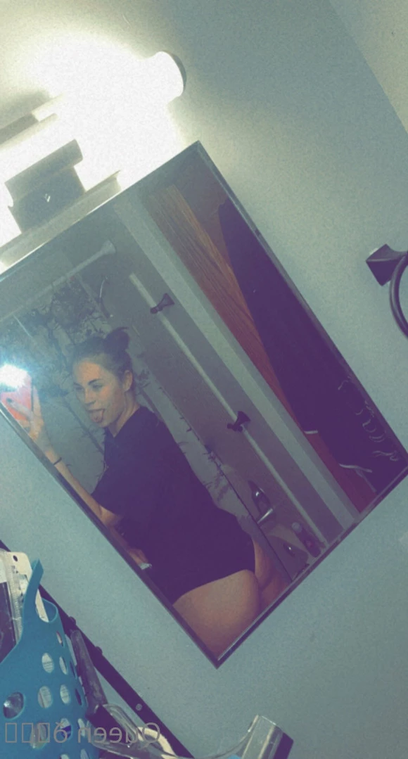𝓠𝓾𝓮𝓮𝓷 𝓑𝓮𝓮💕 [ queenbitch1998 ] Onlyfans leaked photo 13715087 on Hotleaks.tv