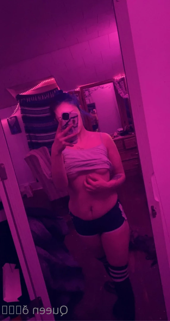 𝓠𝓾𝓮𝓮𝓷 𝓑𝓮𝓮💕 [ queenbitch1998 ] Onlyfans leaked photo 13715287 on Hotleaks.tv
