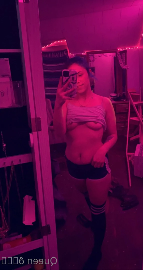 𝓠𝓾𝓮𝓮𝓷 𝓑𝓮𝓮💕 [ queenbitch1998 ] Onlyfans leaked photo 13715624 on Hotleaks.tv