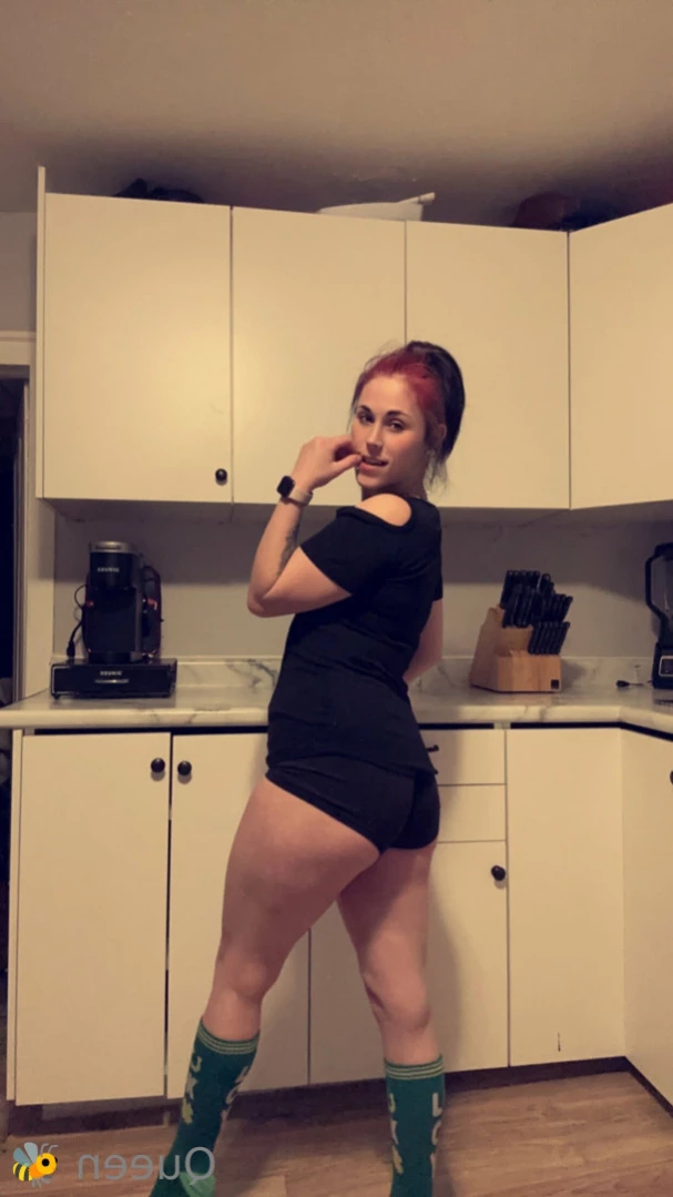 𝓠𝓾𝓮𝓮𝓷 𝓑𝓮𝓮💕 [ queenbitch1998 ] Onlyfans leaked photo 13715677 on Hotleaks.tv