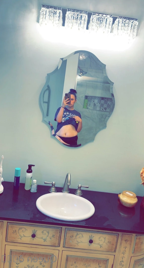 𝓠𝓾𝓮𝓮𝓷 𝓑𝓮𝓮💕 [ queenbitch1998 ] Onlyfans leaked photo 13760962 on Hotleaks.tv