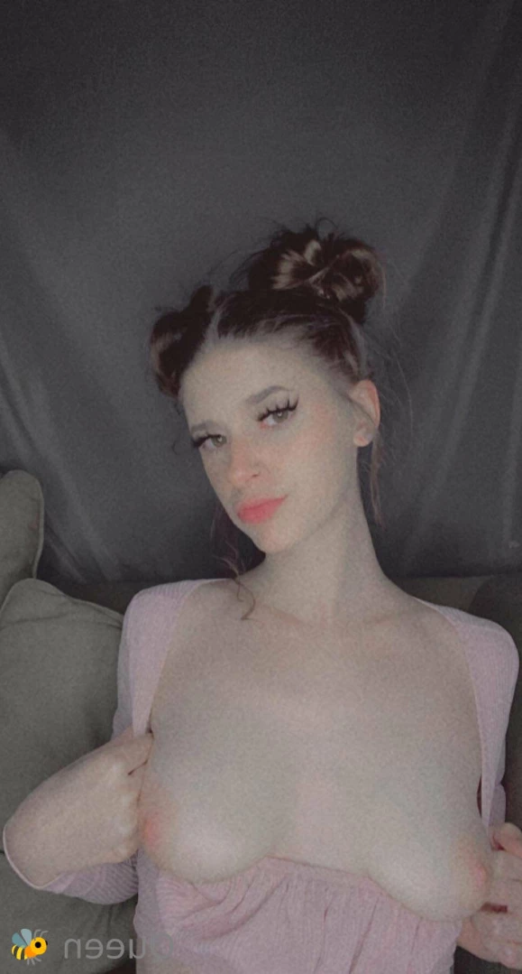 𝓠𝓾𝓮𝓮𝓷 𝓑𝓮𝓮💕 [ queenbitch1998 ] Onlyfans leaked photo 14909692 on Hotleaks.tv
