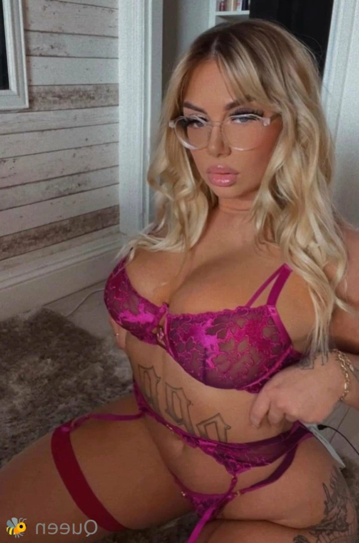 𝓠𝓾𝓮𝓮𝓷 𝓑𝓮𝓮💕 [ queenbitch1998 ] Onlyfans leaked photo 15078356 on Hotleaks.tv