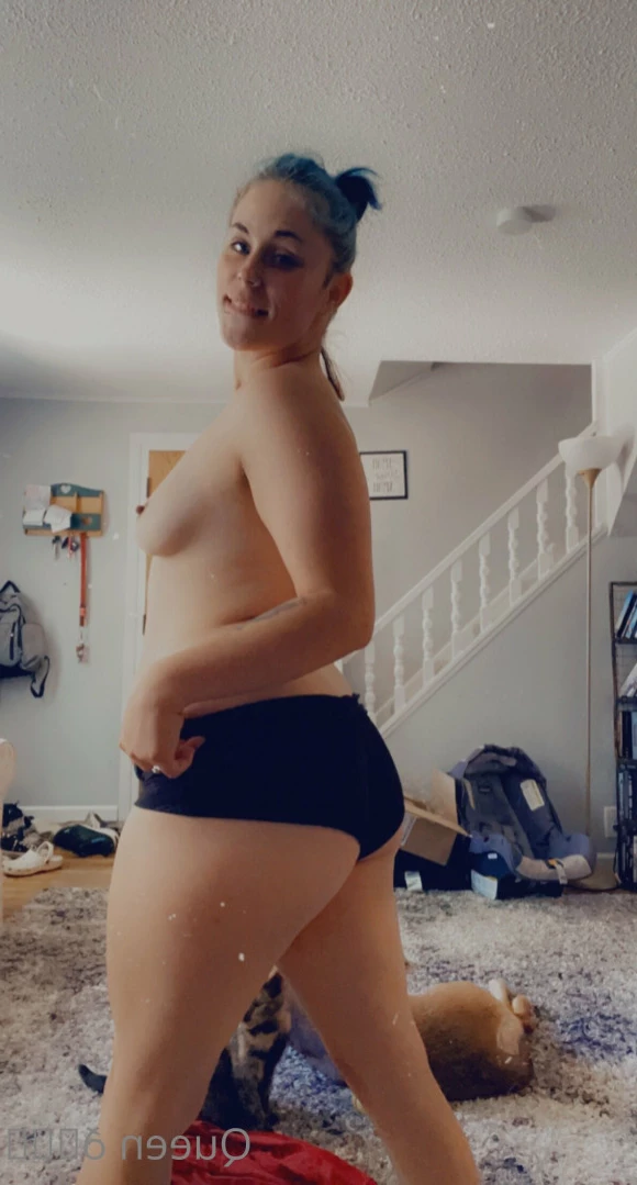 𝓠𝓾𝓮𝓮𝓷 𝓑𝓮𝓮💕 [ queenbitch1998 ] Onlyfans leaked photo 15329590 on Hotleaks.tv