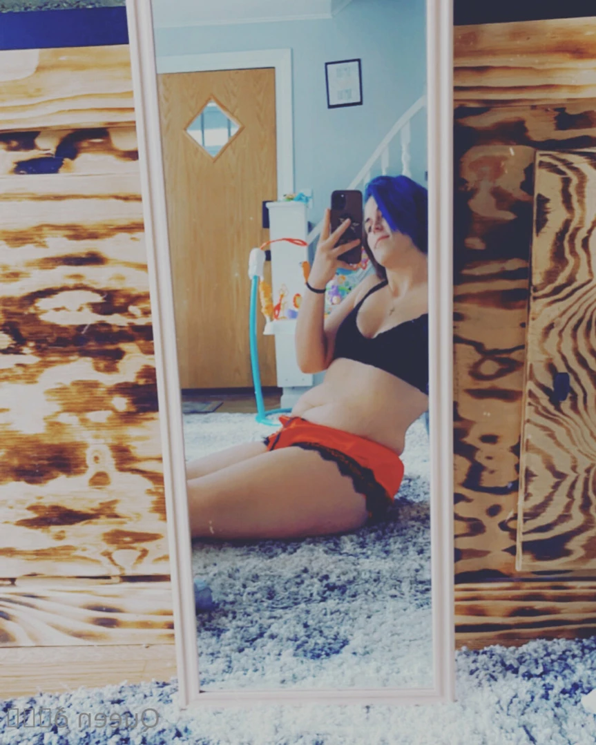 𝓠𝓾𝓮𝓮𝓷 𝓑𝓮𝓮💕 [ queenbitch1998 ] Onlyfans leaked photo 15977341 on Hotleaks.tv