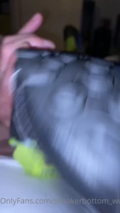 15862273