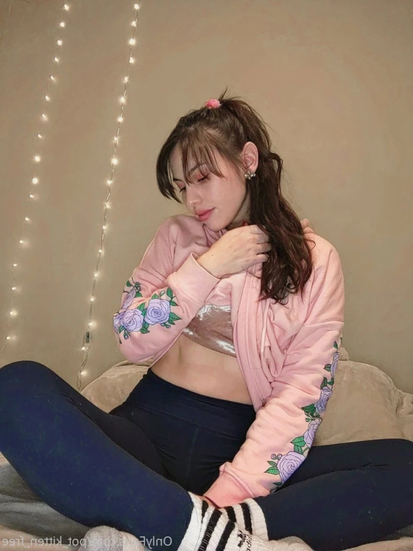 YOUR POCKET KITTEN 😇 [ softcore_kitten ] Onlyfans leaked photo 11326206 on Hotleaks.tv