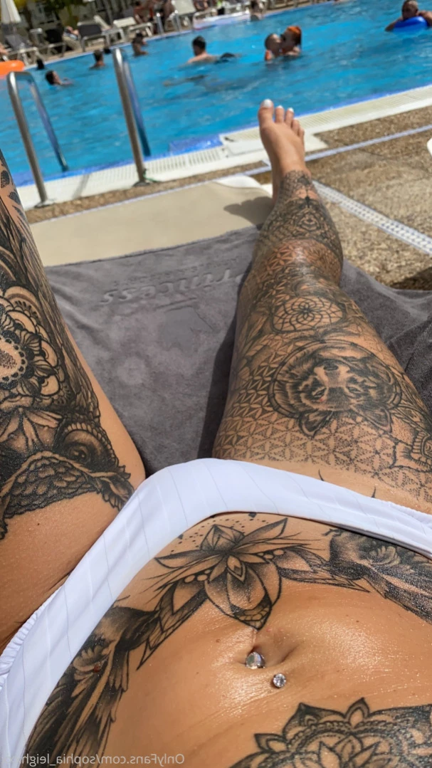 Tatted Hotwife 10948478