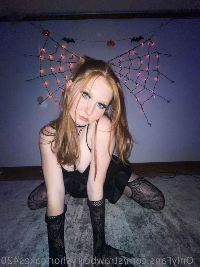 StrawberryshortCakes [ strawberryshortcakes420 ] Onlyfans leaked photo 11381021 on Hotleaks.tv