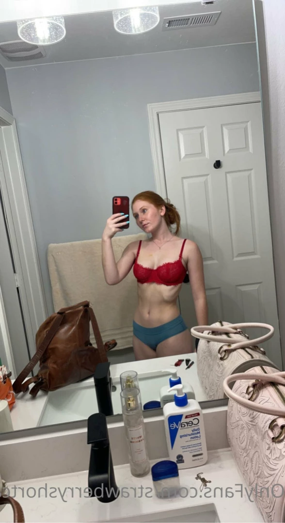 StrawberryshortCakes [ strawberryshortcakes420 ] Onlyfans leaked photo 14460449 on Hotleaks.tv