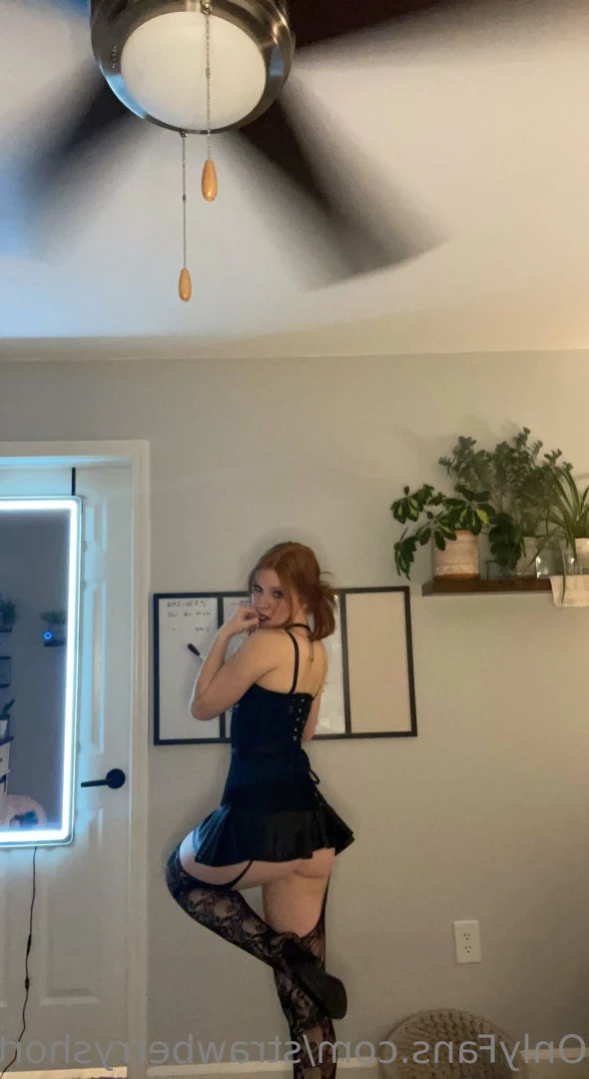 StrawberryshortCakes [ strawberryshortcakes420 ] Onlyfans leaked photo 14754432 on Hotleaks.tv