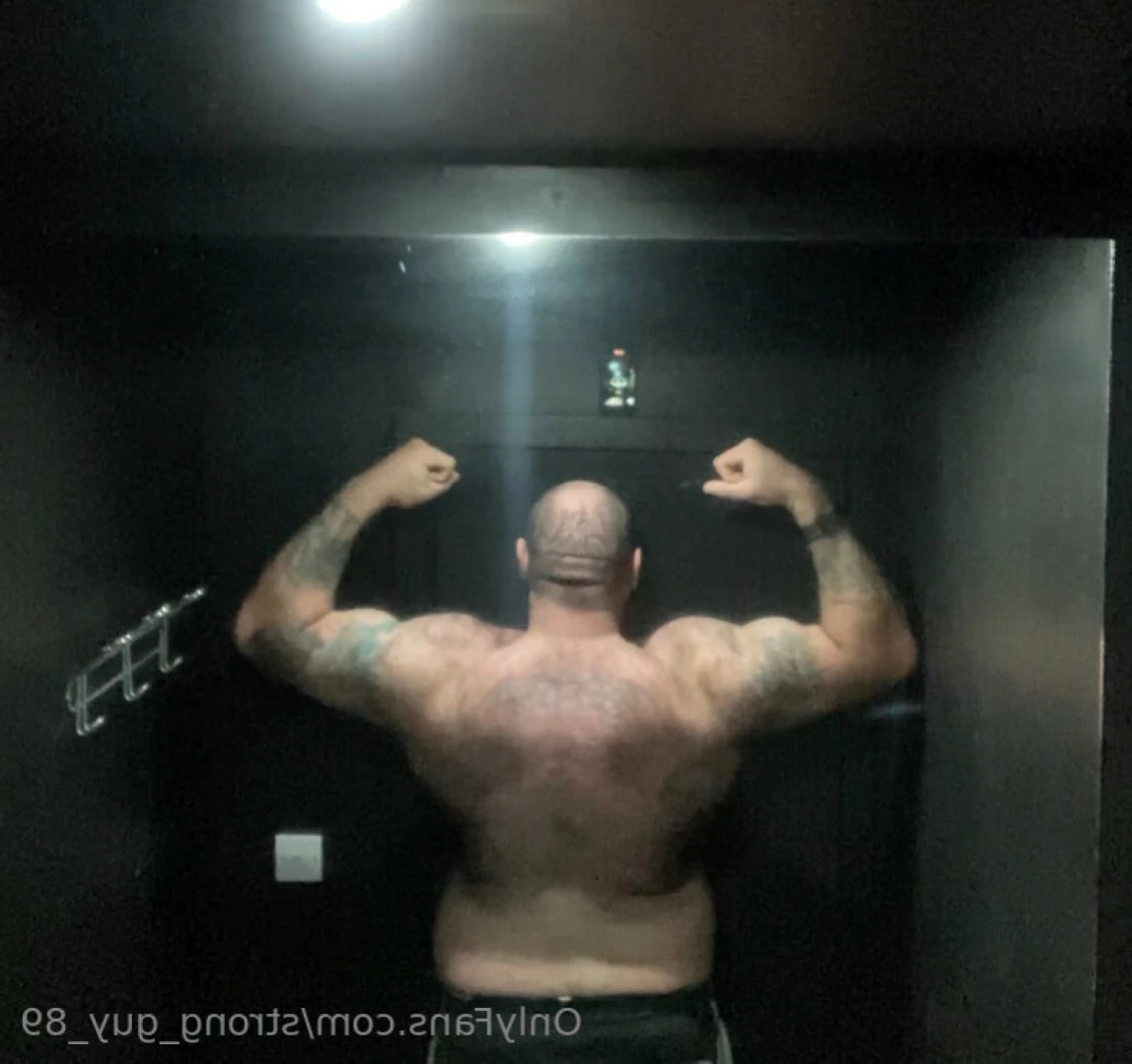 strong_guy_89 Onlyfans leaked photo 14232696 on Hotleaks.tv