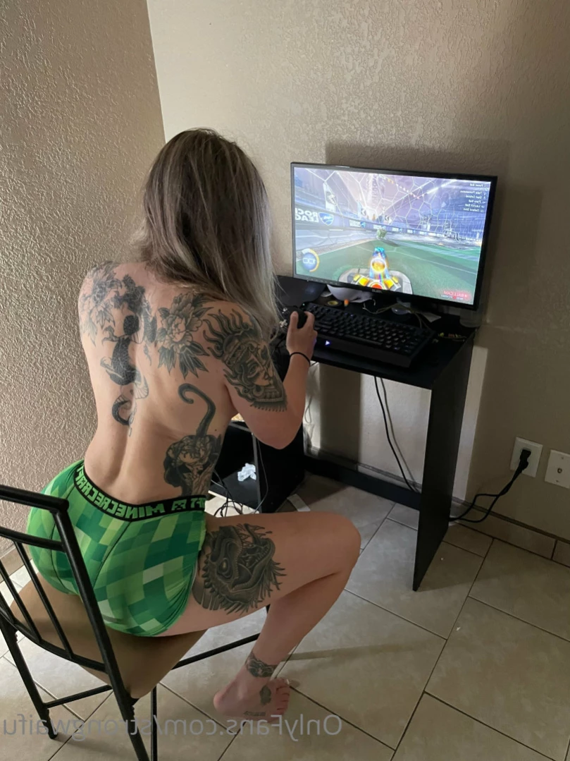 Strong Waifu Secret [ strongwaifu ] Onlyfans leaked photo 11892554 on Hotleaks.tv