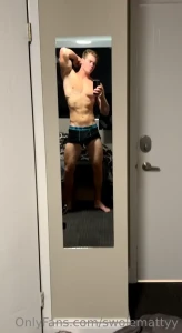 15883271