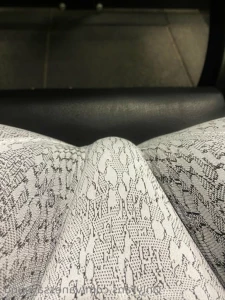 15573572