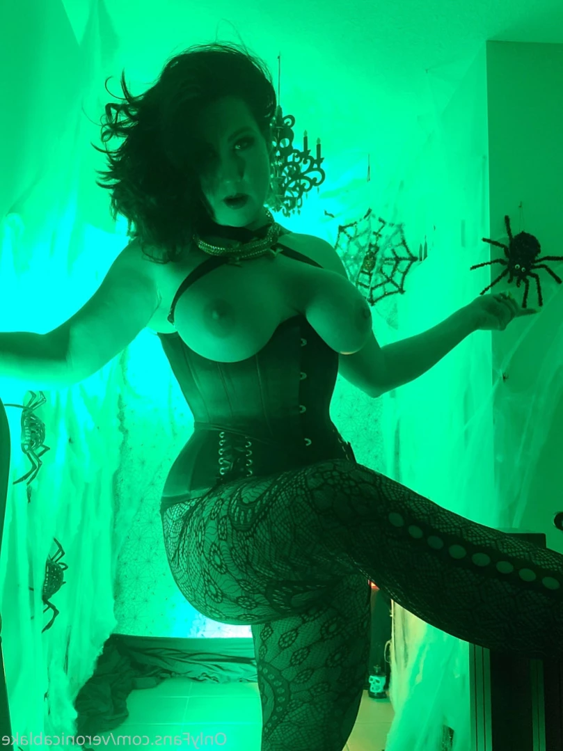 Veronica Blake [ veronicablake ] Onlyfans leaked photo 13361506 on Hotleaks.tv
