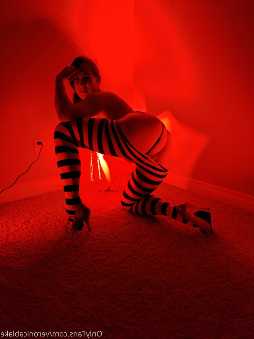 Veronica Blake [ veronicablake ] Onlyfans leaked photo 13493235 on Hotleaks.tv