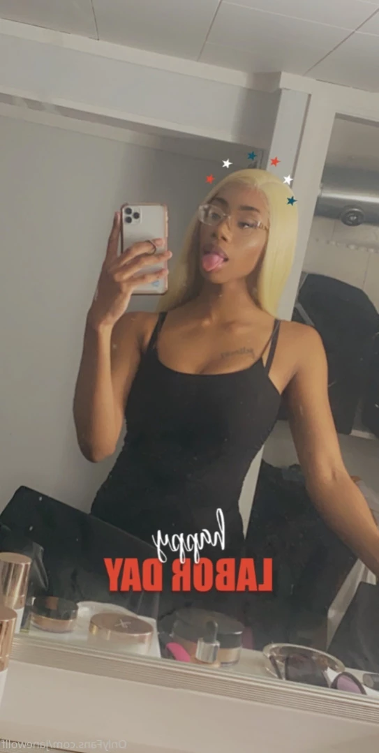 𝕸𝖔𝖓𝖆 𝖂𝖔𝖑𝖋 [ womanflo ] Onlyfans leaked photo 12843781 on Hotleaks.tv