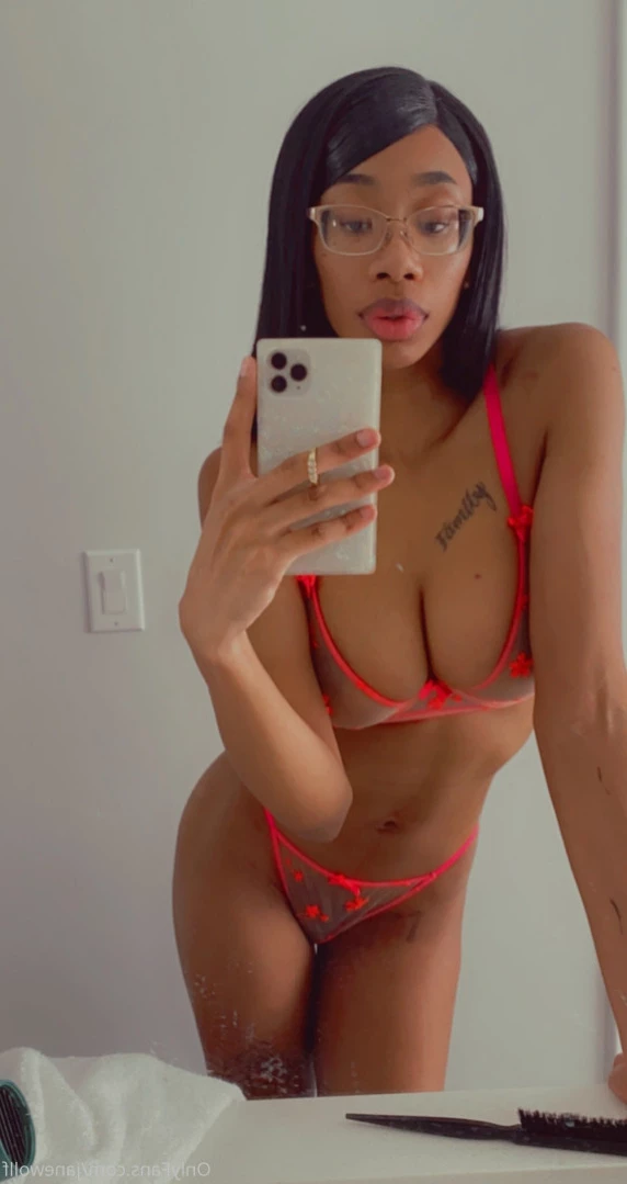 𝕸𝖔𝖓𝖆 𝖂𝖔𝖑𝖋 [ womanflo ] Onlyfans leaked photo 13687450 on Hotleaks.tv
