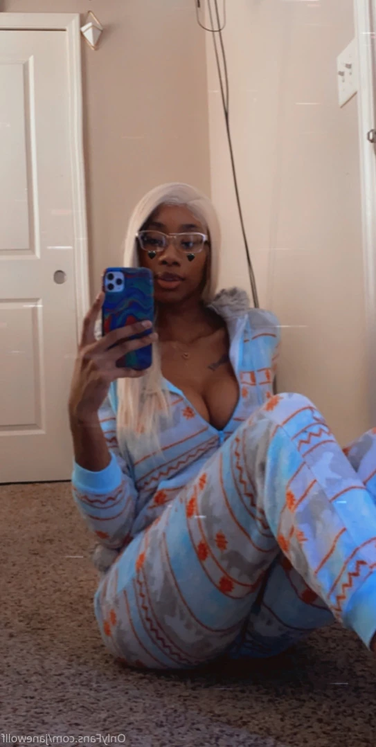 𝕸𝖔𝖓𝖆 𝖂𝖔𝖑𝖋 [ womanflo ] Onlyfans leaked photo 14482539 on Hotleaks.tv