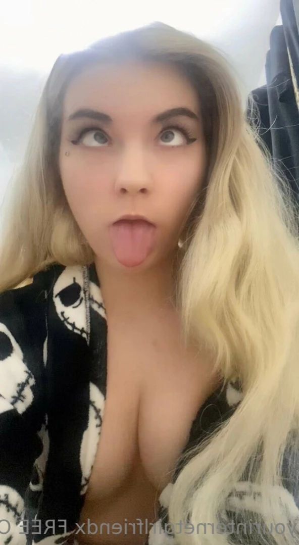 YOUR NEW GF😜💕 [ yourinternetgirlfriendx ] Onlyfans leaked photo 15846758 on Hotleaks.tv