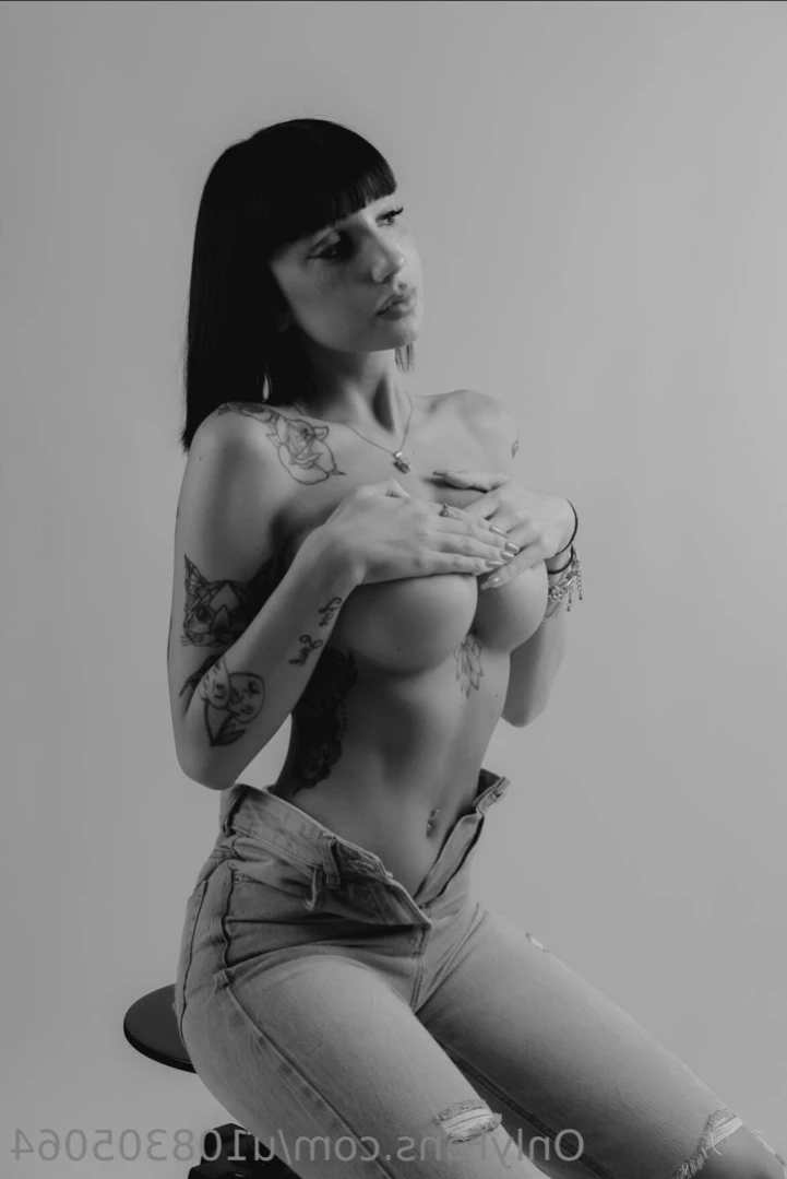 Cleos🦶🏻🍑❤️ [ cleos8 ] Onlyfans leaked photo 16424555 on Hotleaks.tv