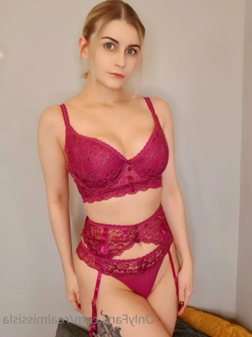Isla White [ realmissisla ] Onlyfans leaked photo 12382251 on Hotleaks.tv