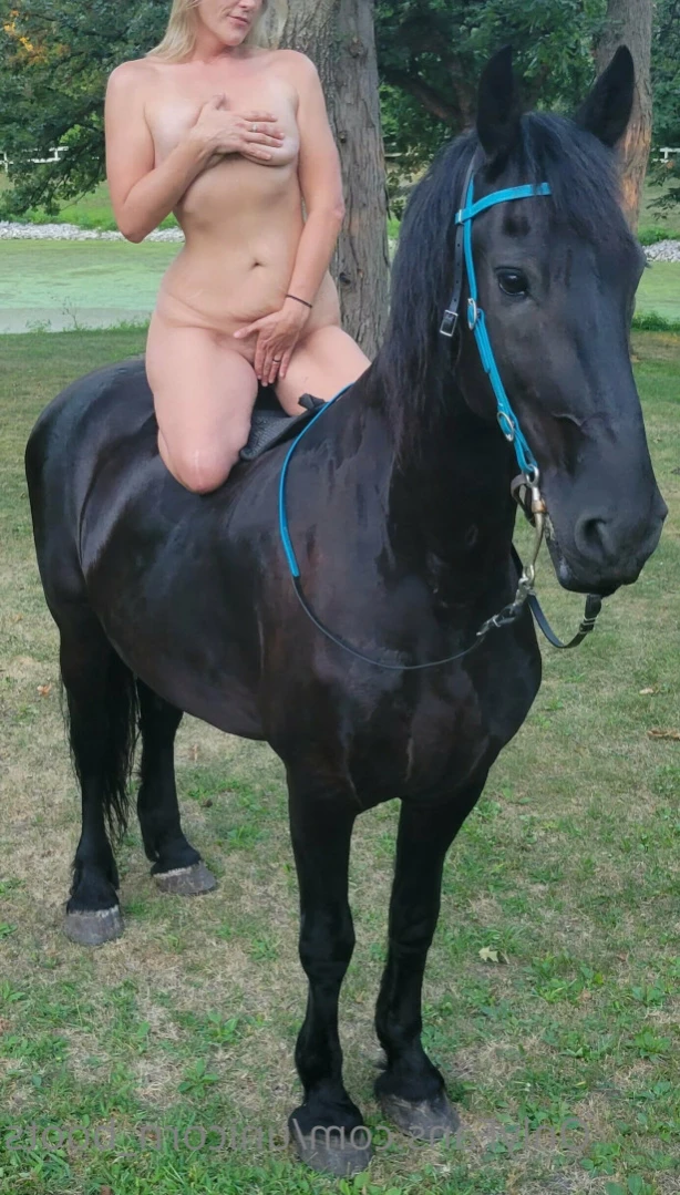 Unicorn Boots [ unicorn_boots ] Onlyfans leaked photo 13213971 on Hotleaks.tv