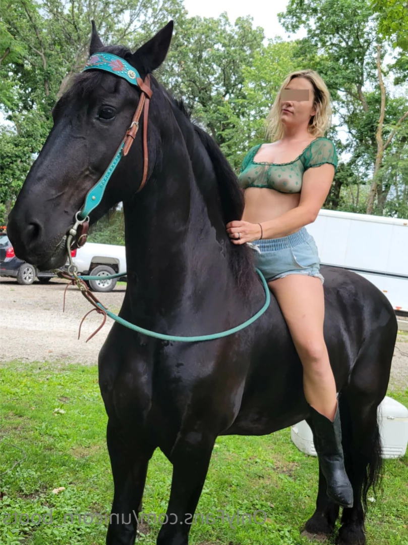 Unicorn Boots [ unicorn_boots ] Onlyfans leaked photo 13627089 on Hotleaks.tv