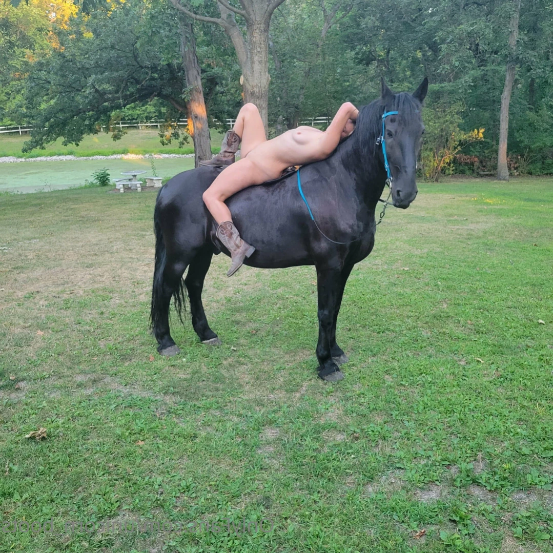 Unicorn Boots [ unicorn_boots ] Onlyfans leaked photo 16027937 on Hotleaks.tv
