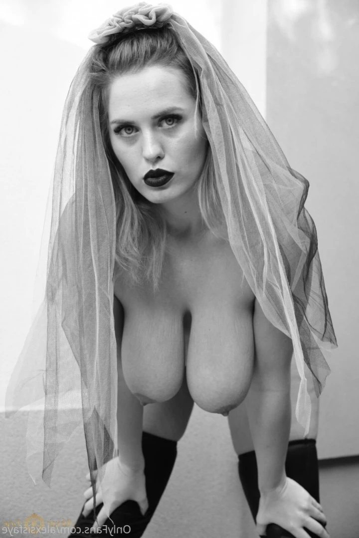 Alexsis Faye top 0.43% [ alexsisfaye ] Onlyfans leaked photo 14098763 on Hotleaks.tv