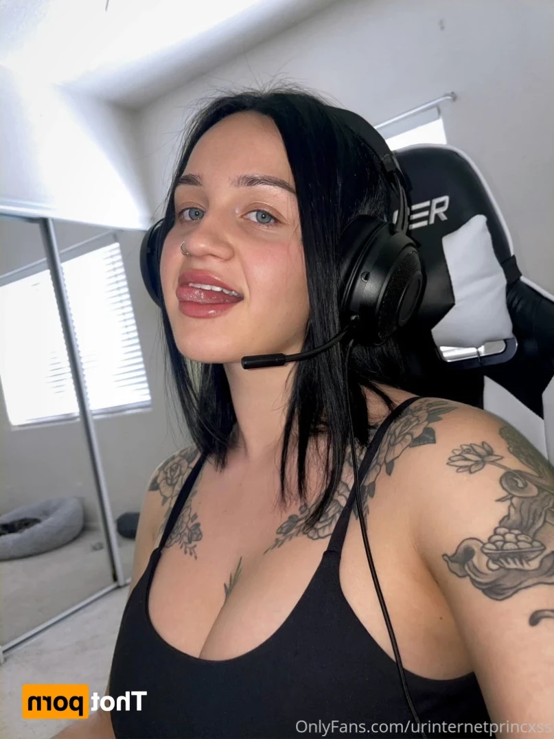𝐍𝐚𝐨𝐦𝐢 The Nerd 🤓 [ naomithenerdfree ] Onlyfans leaked photo 16032083 on Hotleaks.tv