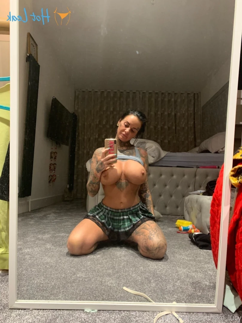 J E M M A L U C Y 🖤 [ jemlucy ] Onlyfans leaked photo 10954873 on Hotleaks.tv