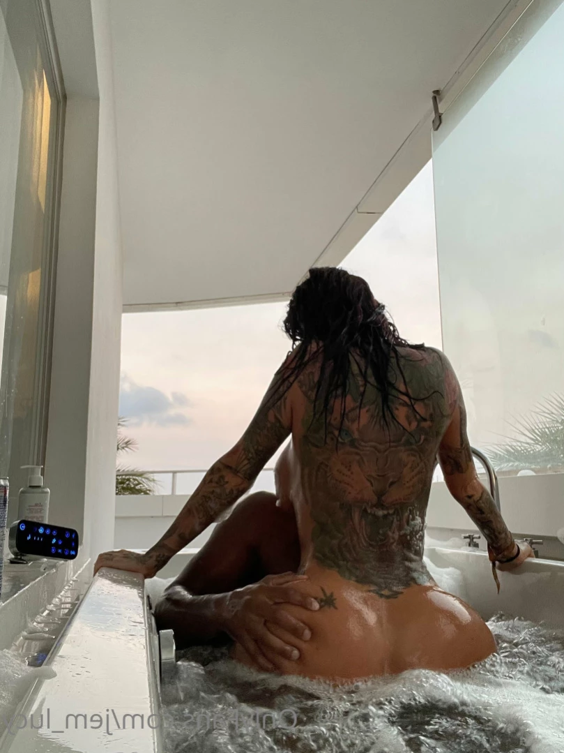 J E M M A L U C Y 🖤 [ jemlucy ] Onlyfans leaked photo 11571515 on Hotleaks.tv