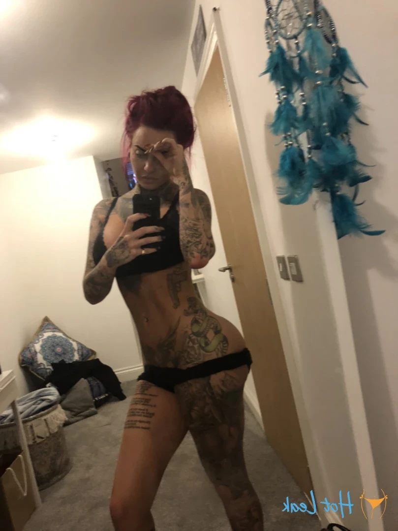 J E M M A L U C Y 🖤 [ jemlucy ] Onlyfans leaked photo 15660131 on Hotleaks.tv