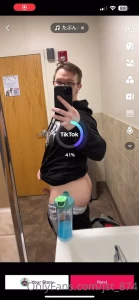 15885186