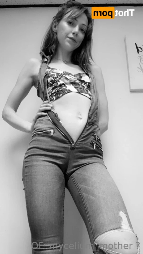 Hot Petite Mushroom Mom 🍄 [ mycelium_mother ] Onlyfans leaked photo 12337338 on Hotleaks.tv