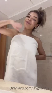 15942710