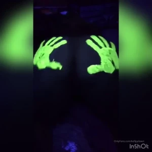 The MlLF next door [ kellyydawn ] Onlyfans leaked video 13894854 on Hotleaks.tv