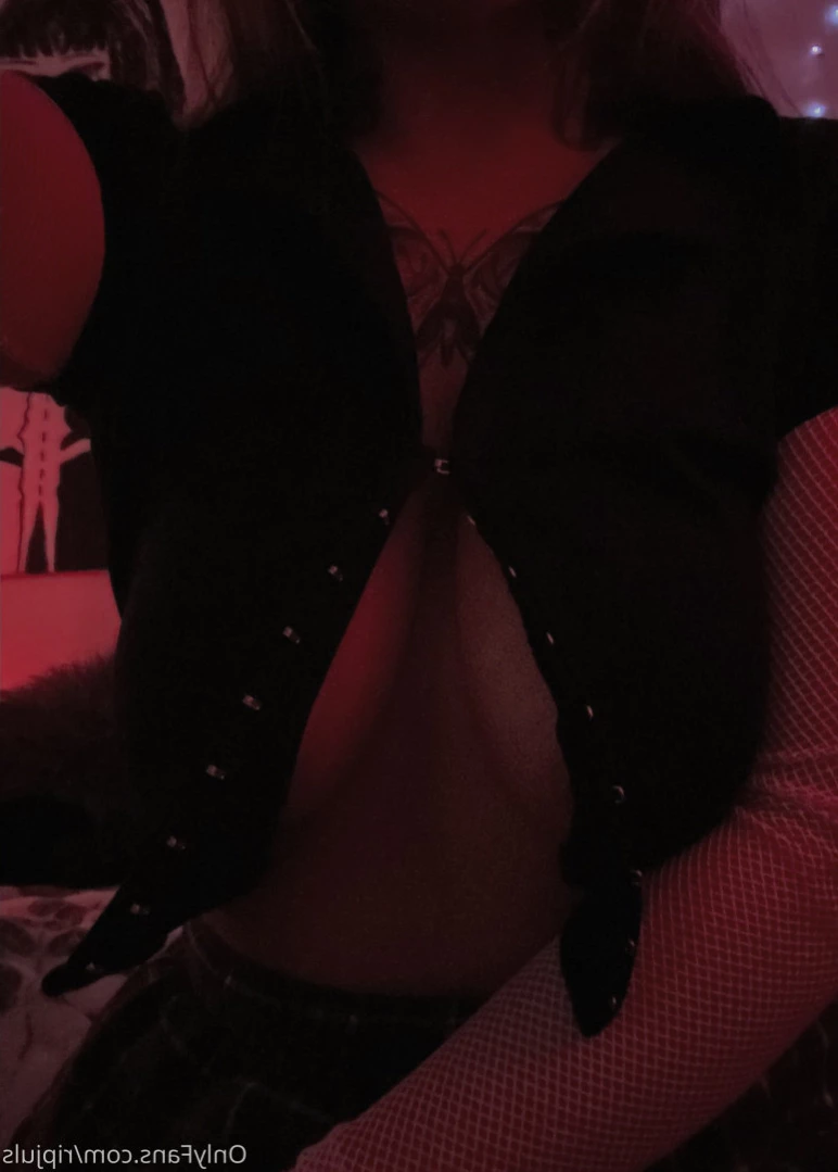 Juls [ ripjuls ] Onlyfans leaked photo 12398309 on Hotleaks.tv