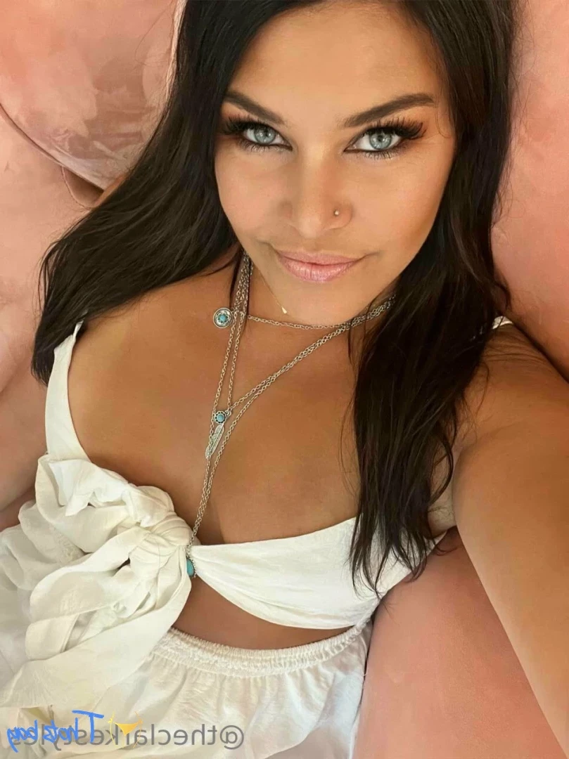 Clarke 🩵 𝒴𝑜𝓊𝓇 𝒻𝒶𝓋𝑜𝓇𝒾𝓉𝑒 𝑀 𝐼 𝐿 𝐹 [ theclarkestyles ] Onlyfans leaked photo 18544753 on Hotleaks.tv