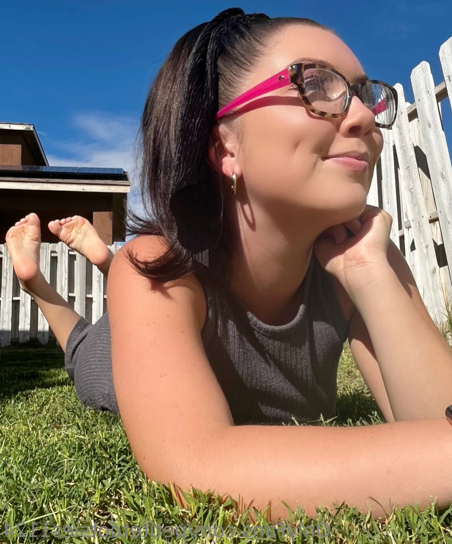 Petite Feet Penelope [ penelopestootsies739 ] Onlyfans leaked photo 11665268 on Hotleaks.tv