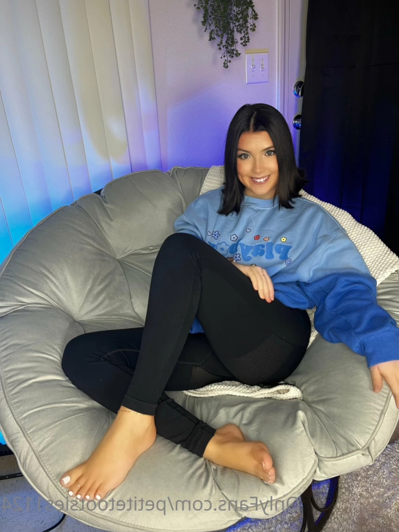 Petite Feet Penelope [ penelopestootsies739 ] Onlyfans leaked photo 12309071 on Hotleaks.tv