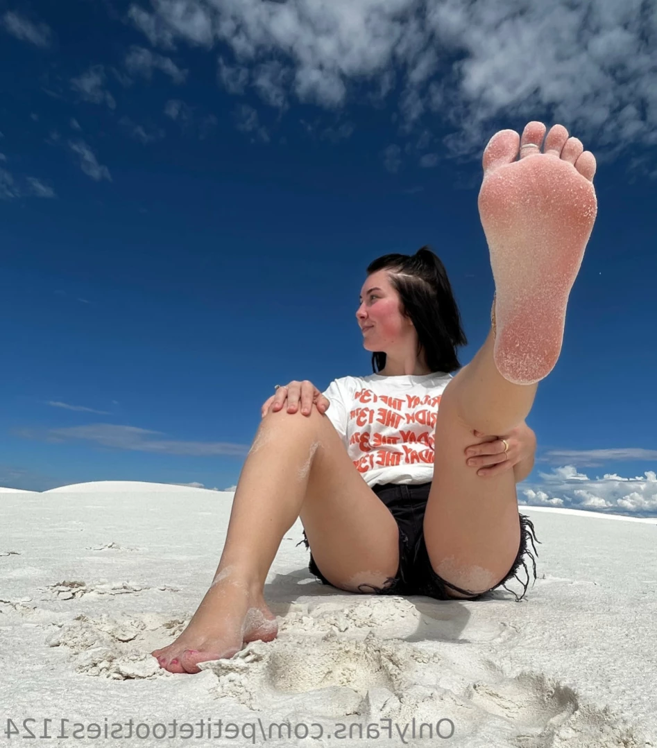 Petite Feet Penelope [ penelopestootsies739 ] Onlyfans leaked photo 12309598 on Hotleaks.tv